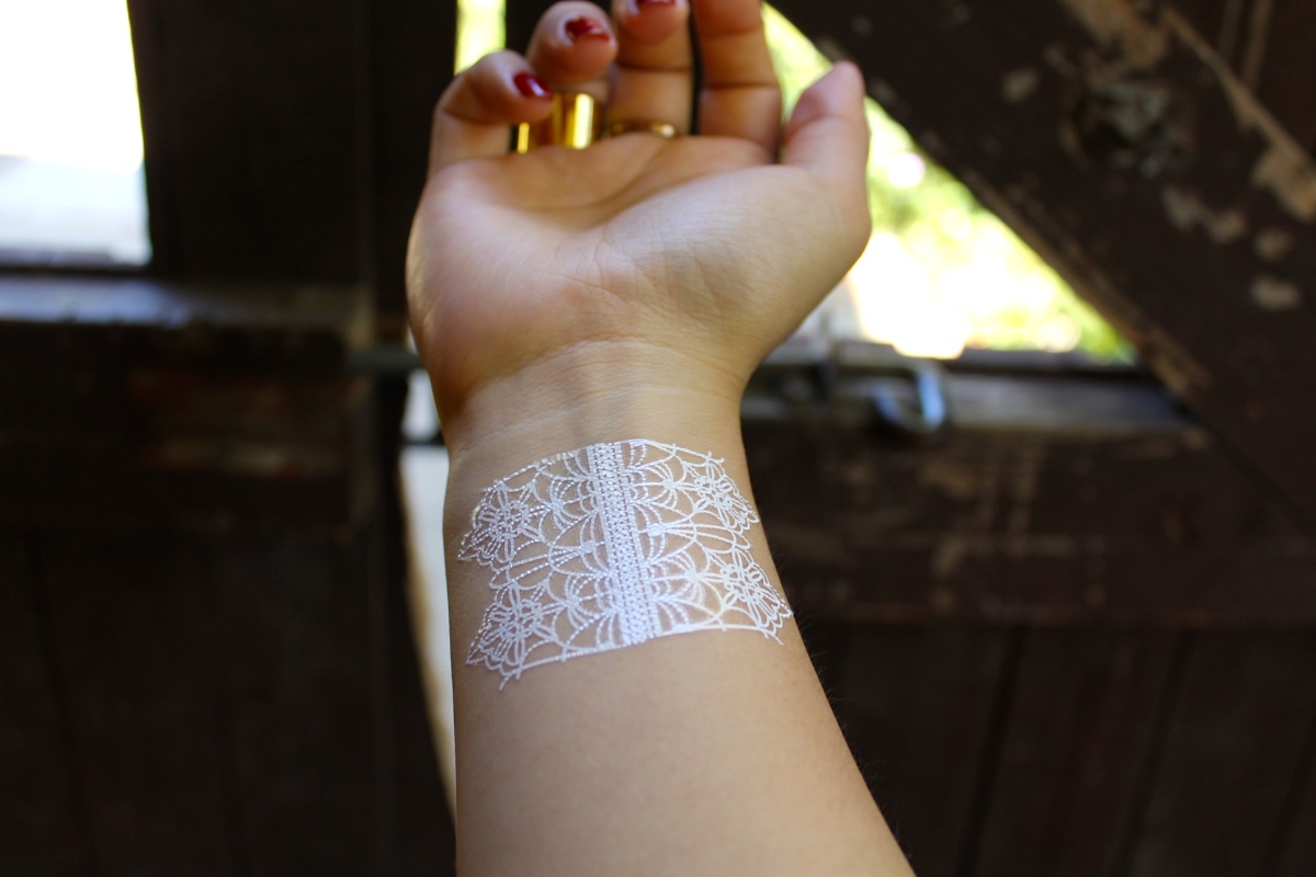 FASHION TALK FRIDAY: White Henna Tattoos